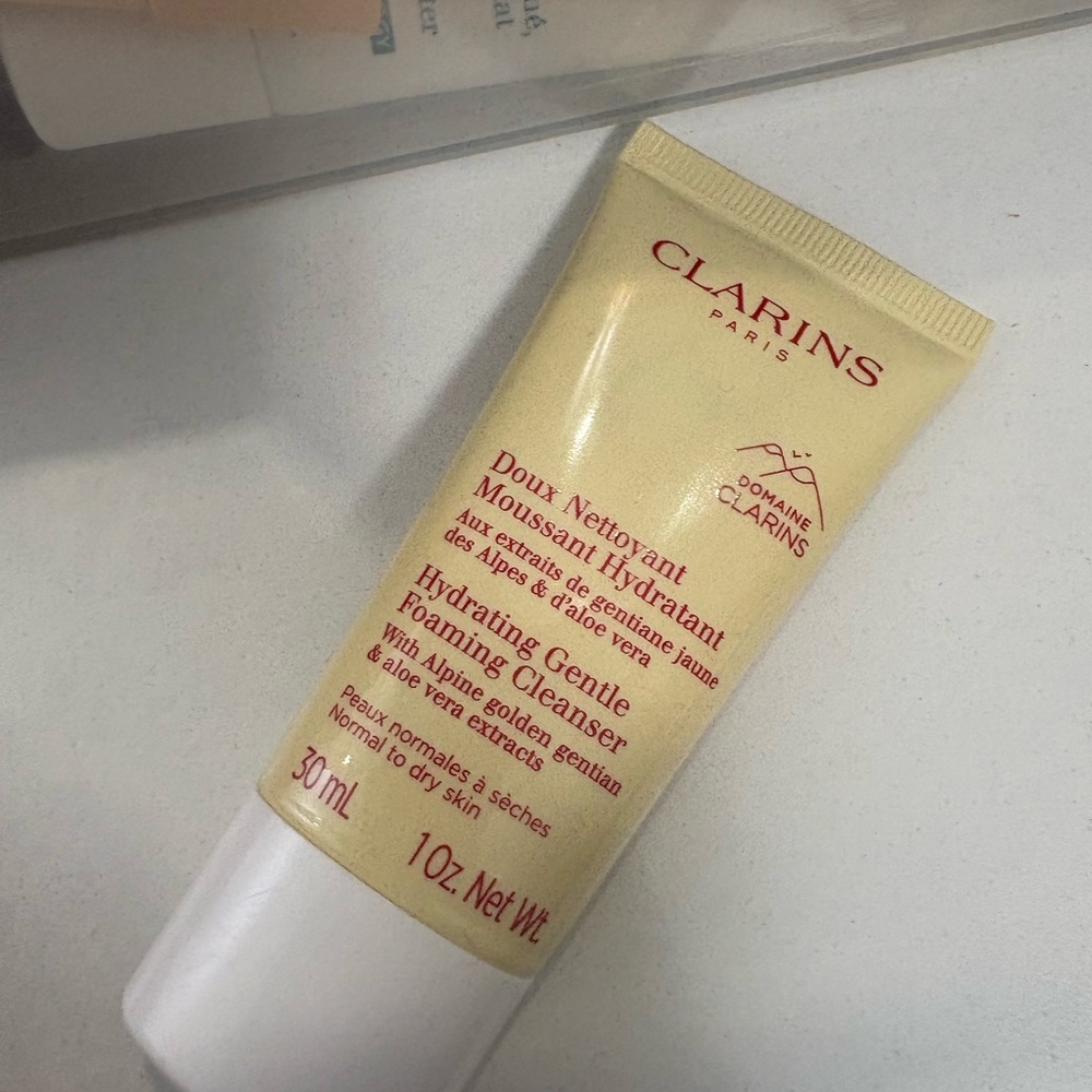 Clarins Hydrating Gentle Foaming Cleanser - Picture 2 of 4
